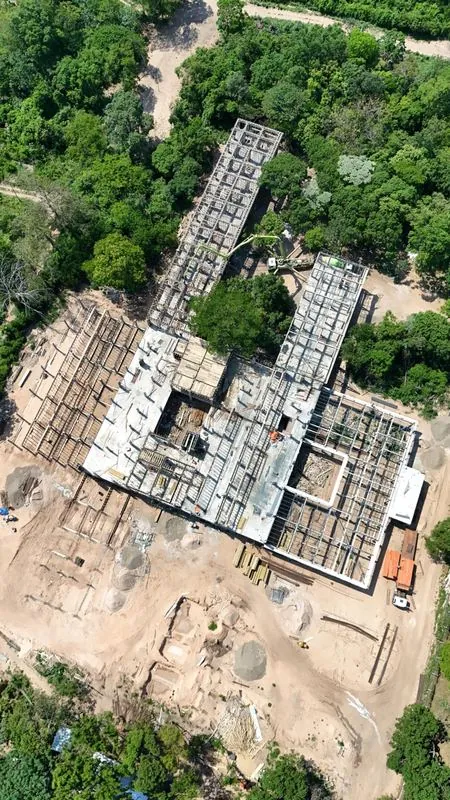 Vista dron obra campo